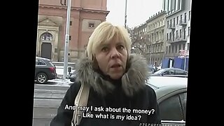 Nowa dziewczyna na ulicy dostaje pieniądze za seks