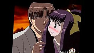 Um homem negro e uma garota japonesa se envolvem em sexo apaixonado.