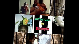 एक इथियोपियाई सुंदरी गर्म सेक्स सत्र में जंगली हो जाती है।