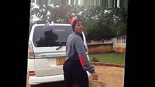 जिम्बाब्वे के पुलिस अधिकारी अजीब सेक्स में लिप्त