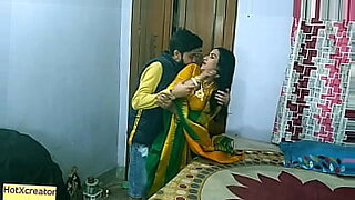 La hermanastra tamil seduce a su hermano para tener sexo apasionado