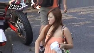 La cámara estética captura a las seductoras mujeres asiáticas en momentos íntimos.