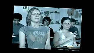 Un écolier explore le BDSM avec Funimxxx dans des vidéos érotiques.