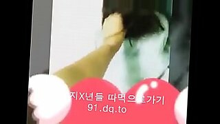 韩国明星在热辣的性爱场景中变得肮脏。