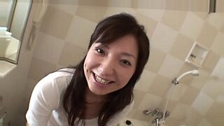 A asiática sedutora Aiiri faz um boquete apaixonado em um vídeo POV de close-up.