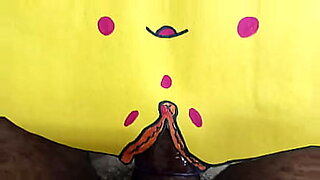 Un video selvaggio di sesso giallo e huaus con coppie kinky e atti solitari.