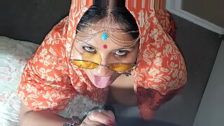 Milf indiana com peitos grandes leva gozada na cara em HD