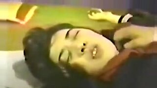 Un porno japonais vintage mettant en vedette des scènes et des interprètes classiques.