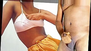 Une femme indienne se fait remplir la chatte de sperme lors d'une session hardcore