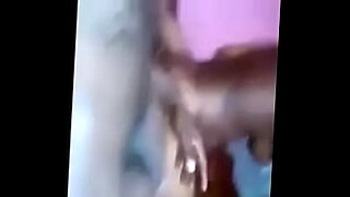 Garota nigeriana grava ação buba quente com três garotas