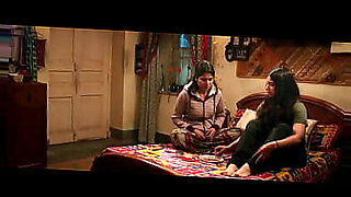 Um vídeo picante em hindi XXX com ação quente e artistas sedutores.