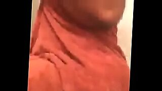 Rachita Ramaの情熱的なセックスがビデオに収められています。