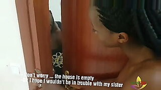 فتيات ساحل العاج يجرين اختبارًا لعمل ساخن للمثليات.