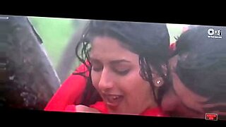 Video sensuale in PMW con la canzone indiana di Bollywood.