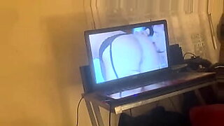 Video porno a tema coreano con contenuti espliciti.