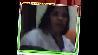 Một cô gái Ả Rập trở nên tinh nghịch trên webcam với một chàng trai đang nứng từ MSN.