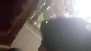Sesso violento con una donna indiana formosa in webcam.