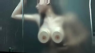 Um anime 3D hentai apresenta um par de shemale quente se envolvendo em ação anal hardcore.
