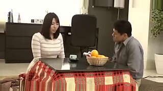 Japanisches heterosexuelles Pornovideo mit atemberaubenden Leistungen und intensiver Action.