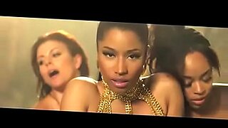 Nicki Minaj在热辣的视频中享受热辣的锻炼。
