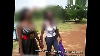 Un'artista ugandese fa sesso appassionato con la sua band in un video hot.