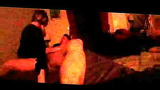 Un video PNG X mostra un performer lacrimoso.