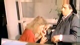 1984年的经典东方性爱录像带,特色是跨种族性行为。