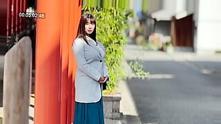 De mozaïekvideo van Hana Haruna plaagt met een glimp van haar aantrekkingskracht.