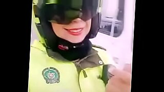 Policiais se entregam ao sexo durante o sono