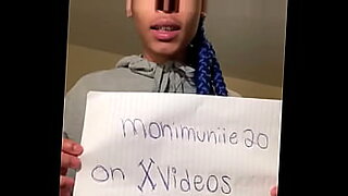 Το δελεαστικό βίντεο μασάζ στήθους της Moni από το TikTok.