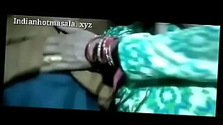 Heiße indische Schönheit in einem heißen MMS-Video.