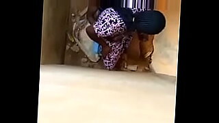 Άγριο αφρικανικό όργιο με σφιχτά έβενο μουνιά.