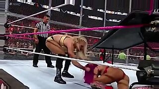 Sasha Banks experimenta sexo duro en la WWE.