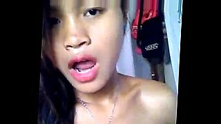 Sibonga Cebu的色情视频展示了一个热辣的动作。