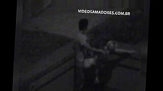 Der Outdoor-Rummel eines indischen Paares wird in einem versteckten Cam-Video aufgenommen.