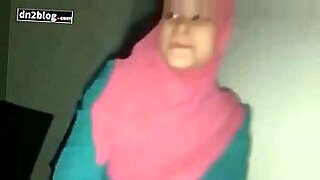 Gadis Indonesia Araca menjadi viral dengan video seks liar.