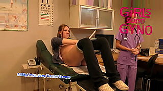 Female doctor teaches male patients