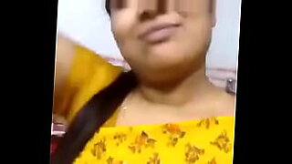 인도 아줌마가 자신의 성적 욕망을 실험하는 영상