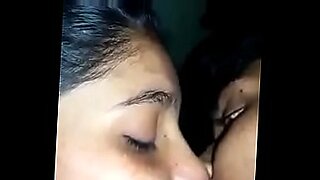 Erotyczne spotkanie seksownej indyjskiej siostry z kochankiem