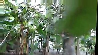 Jonge PNG-knapperd wordt wild in video