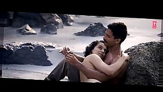 La actriz tamil Sayessa Sigal en una escena porno caliente
