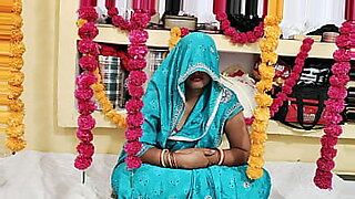 Indiase meid ervaart plezier met vriend op huwelijksreis