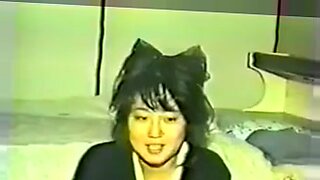 Vintage japanischer Porno mit klassischen Szenen und zeitloser Erotik.