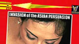 Les beautés asiatiques se font dorloter avec un massage sensuel et du sexe