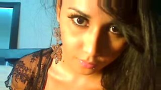 Busty cam girl indulges in self-pleasure and pussy play.