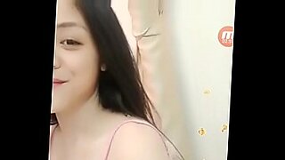 Vietnamese girl on Bigo Live strips down to reveal her assets.