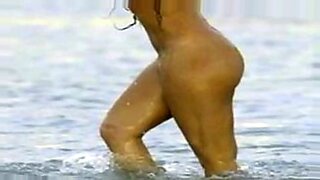 Mariah Carey terlibat dalam aktivitas seksual yang intens dan penuh gairah.
