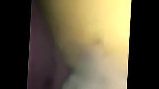Một ca sĩ người Ghana trở nên tinh nghịch trong một video nóng bỏng.