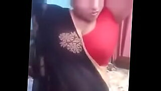 Busty Desi bhabi shows off her assets