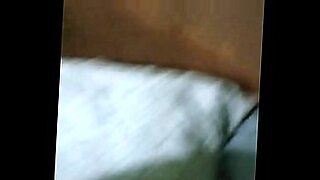 Video lan truyền của một thiếu niên Indonesia cho thấy một creampie miệng mãnh liệt.